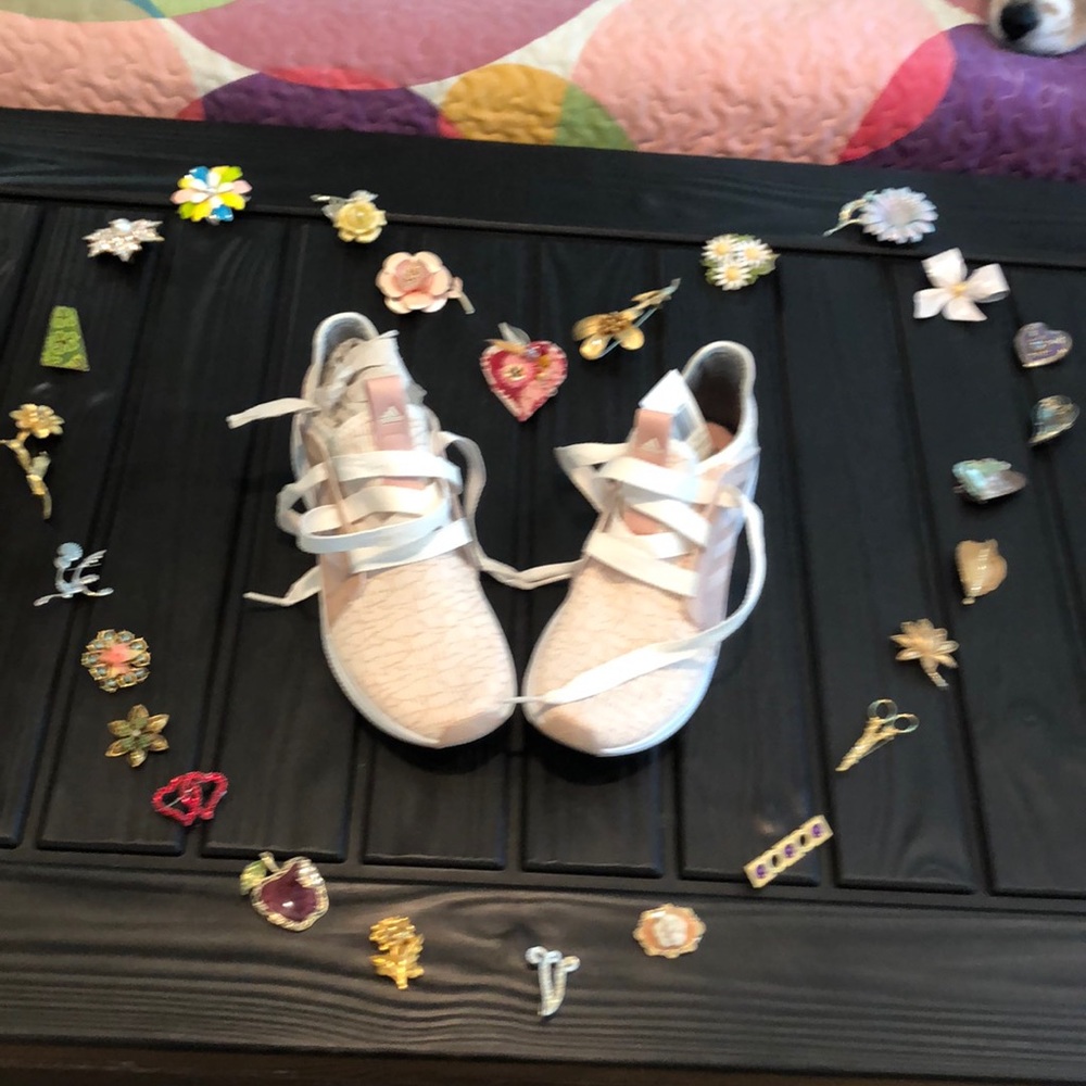 Adidas Lux Bounce Sneakers 👟 ! 🤗